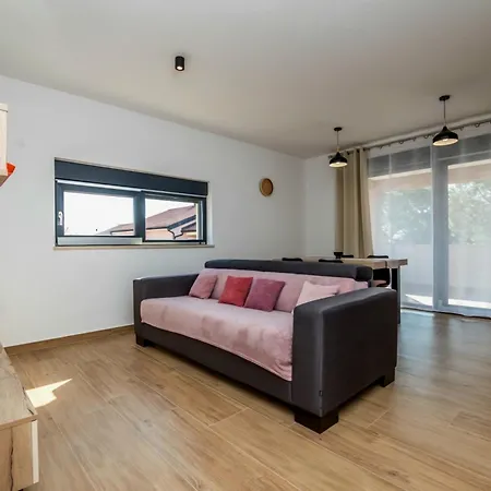 아파트 Karin Murine